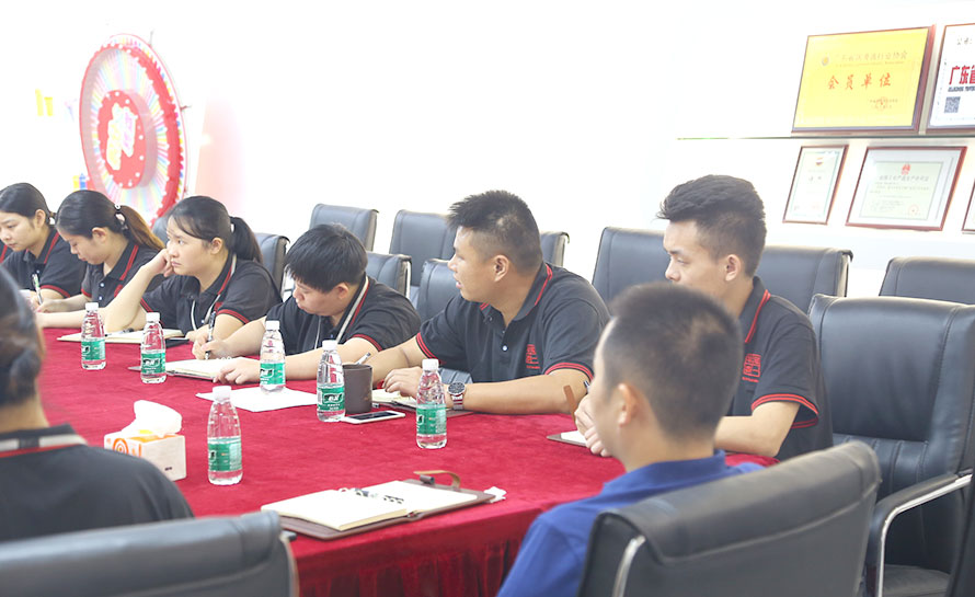 冠一多功能廳早會